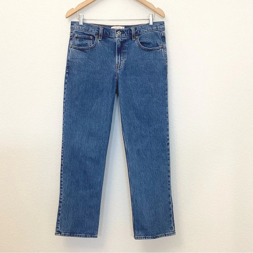 Abercrombie Fitch 10 Short (30S) ‘90s Straight Mid Rise Women’s Jeans Med Wash